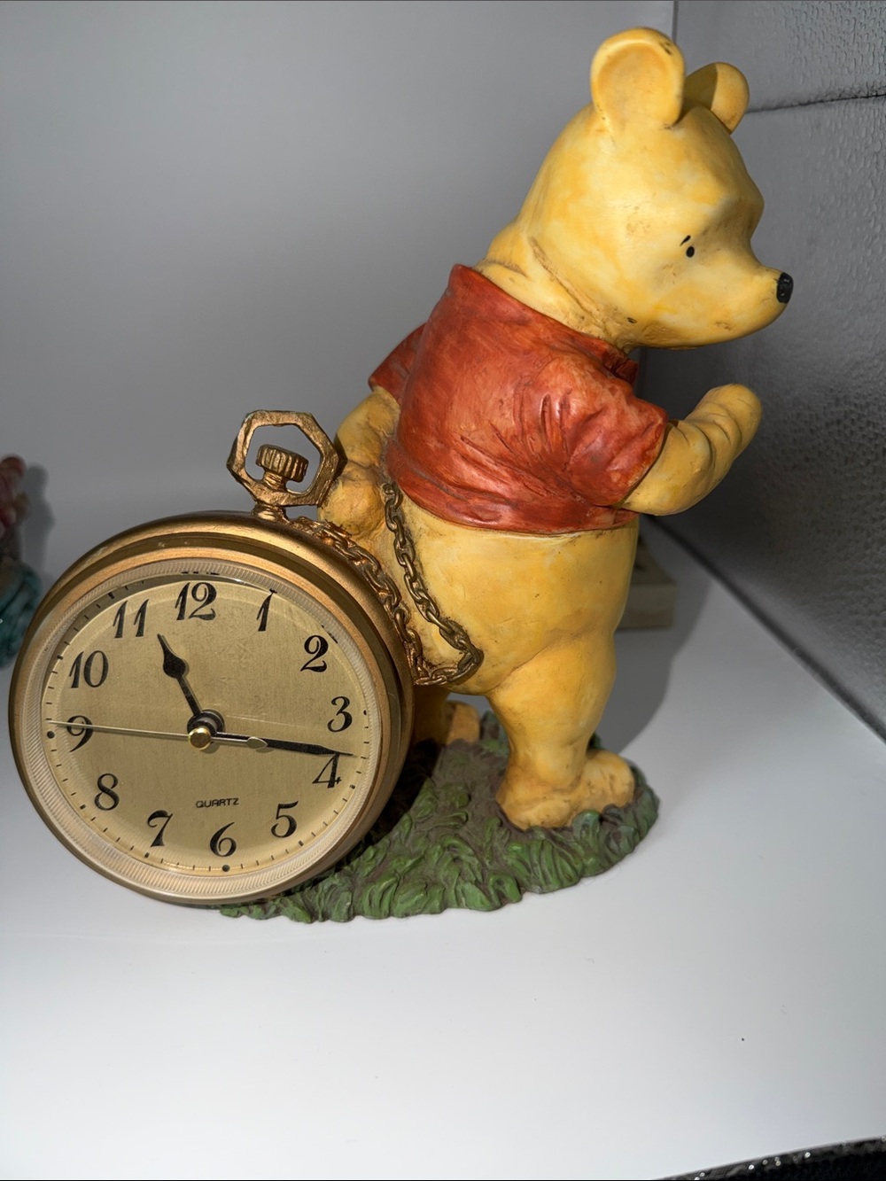 Desktop/Mantle/Nightstand Pooh With Pocket Watch Clock